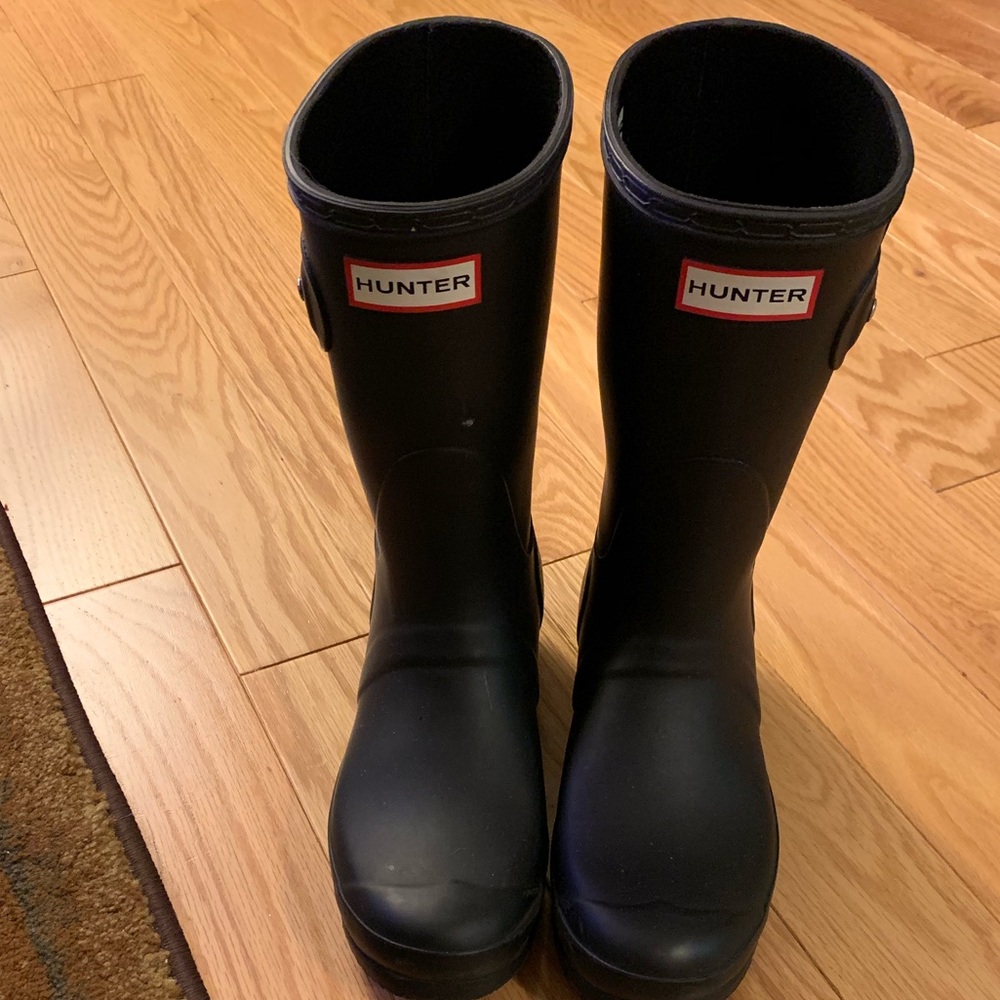 Women’s Black Short Hunter Rain boots size 8